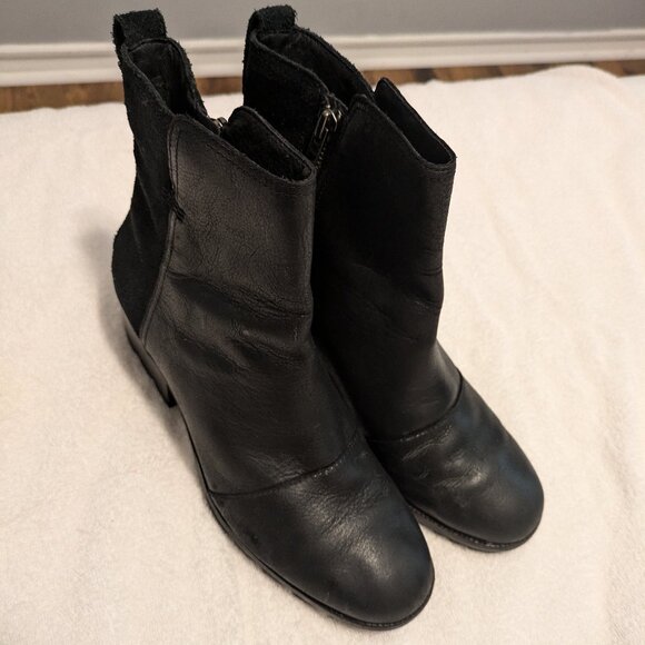 EUC Sorel Cate leather and suede waterproof bootie - size 10 (women's) - Picture 1 of 9
